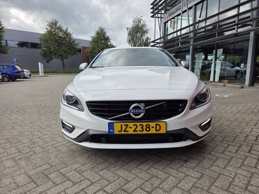 Volvo V60 1.5 A/T T3 153PK R-Design | Navi | Leer | Trekhaak, 12 maanden, 4 cilinders, Wit, Automatische klimaatregeling