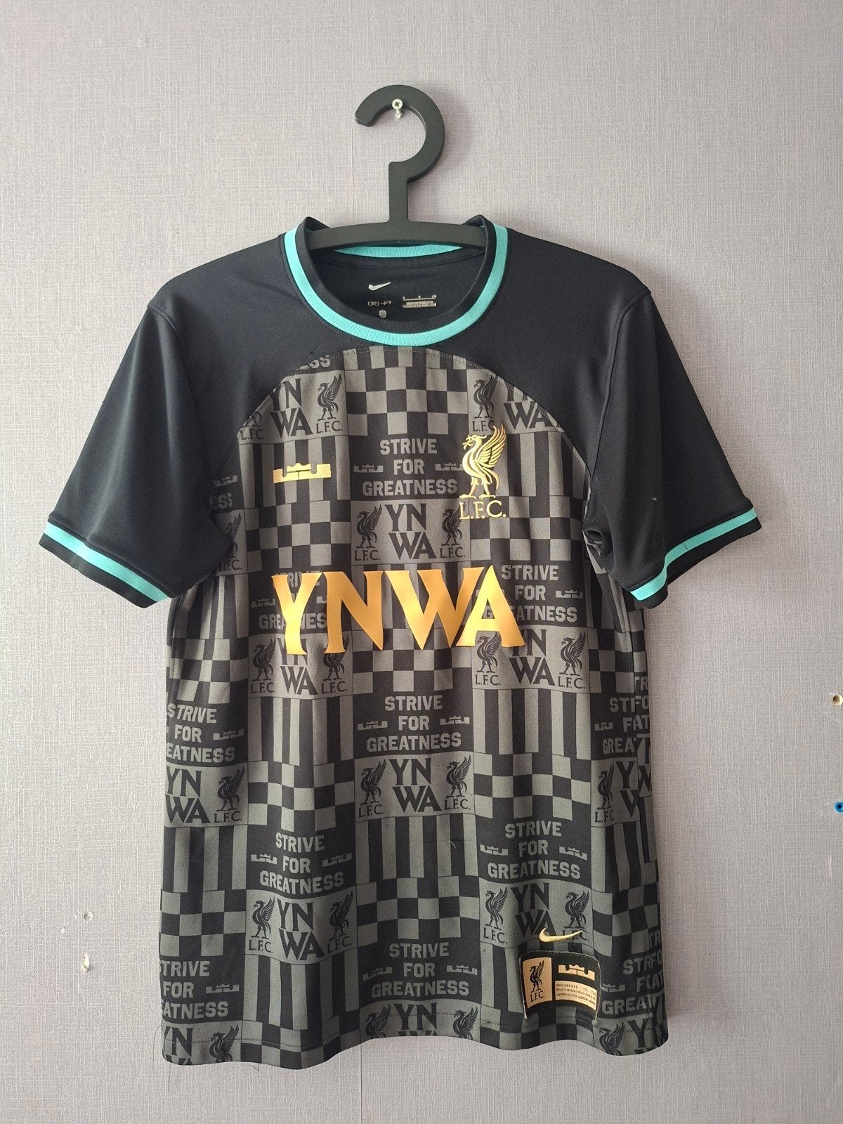 Liverpool x LeBron James Shirt 23/24 Limited Edition, Ophalen of Verzenden