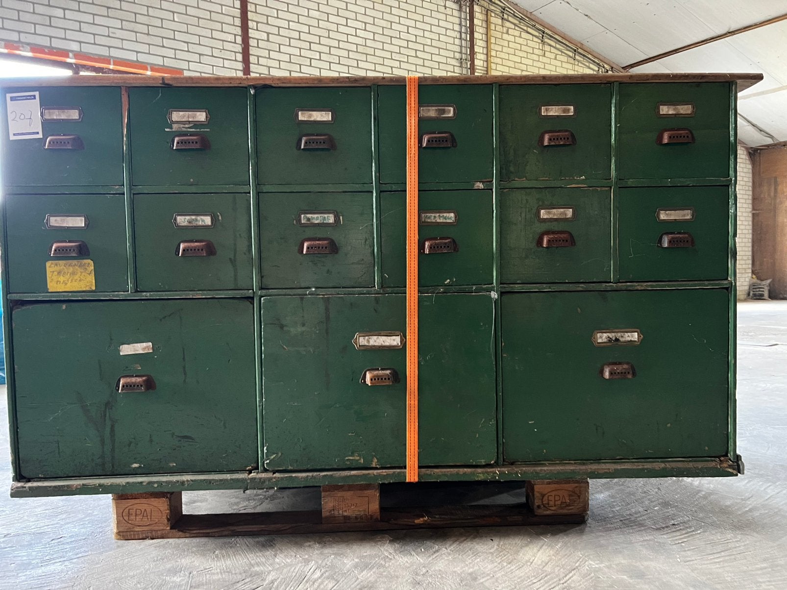 Brocante  /  Vintage lade kast met inhoud, Ophalen