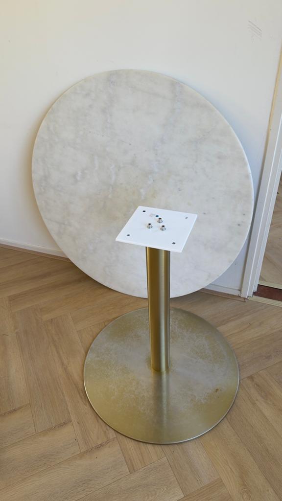 Ronde marmeren tafel met gouden voet, Huis en Inrichting, Tafels | Eettafels, Ophalen, Gebruikt, 100 tot 150 cm, Rond