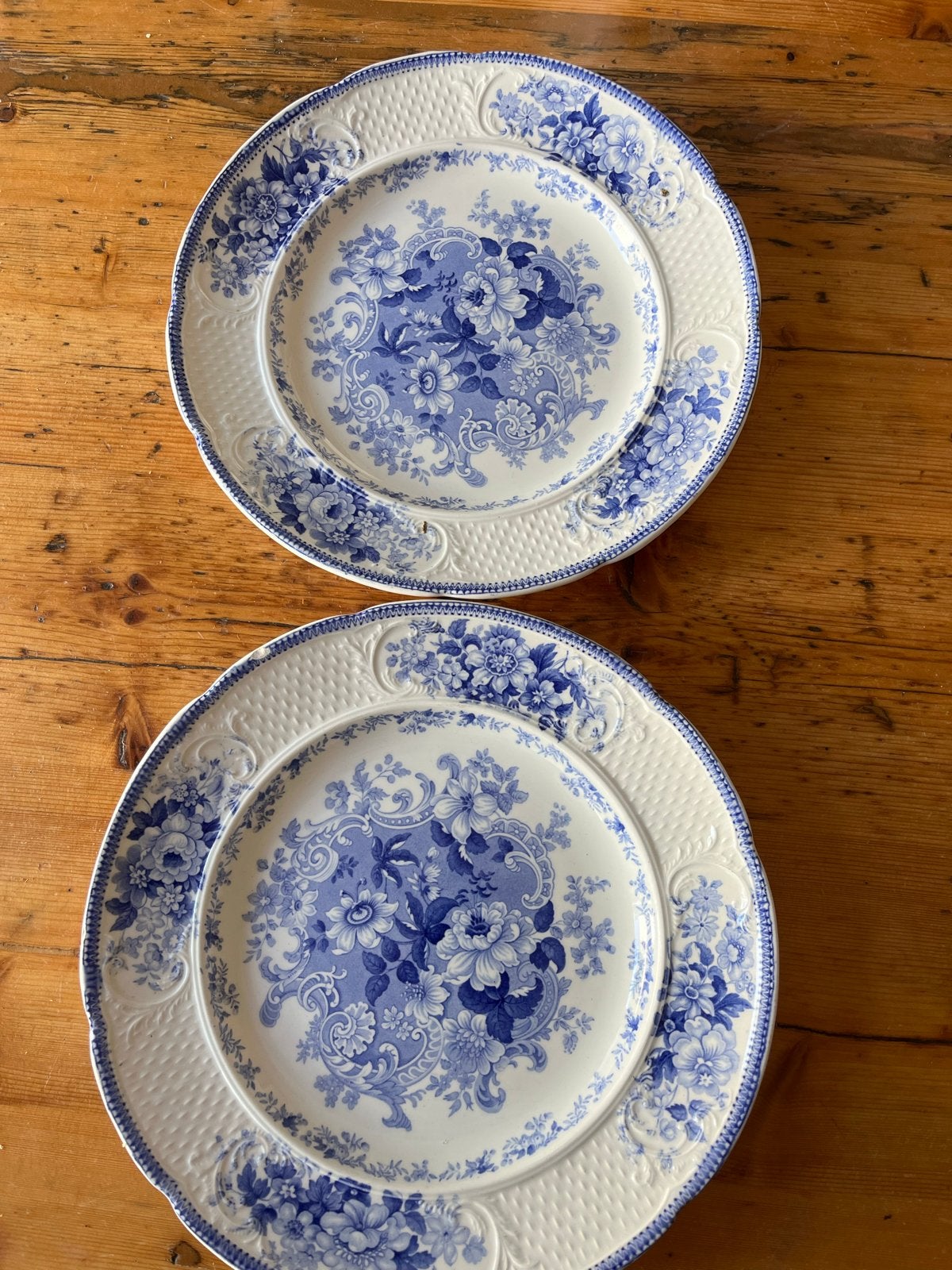 Twee antieke borden 'Corinthian Opaque China' blauw-wit, Ophalen of Verzenden