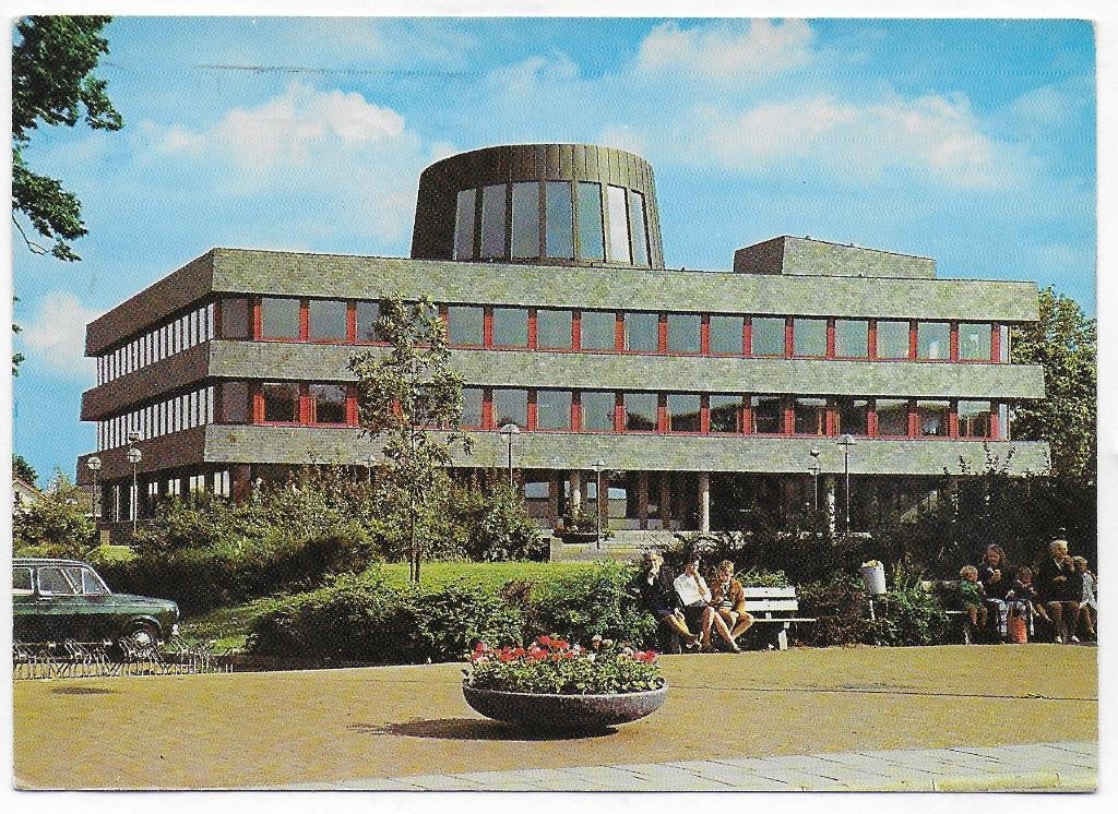 Doetinchem Gemeentehuis Gelopen Ansichtkaart ( B4179 ), Verzamelen, Ansichtkaarten | Nederland, Ophalen of Verzenden, 1980 tot heden