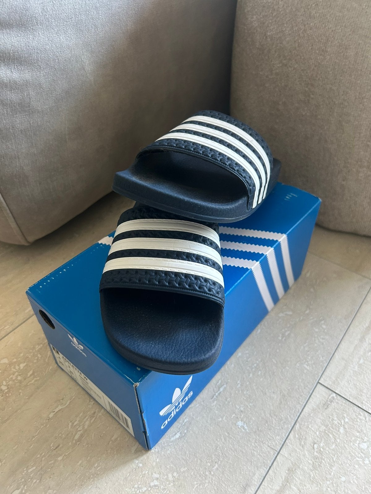 Adidas slippers maat 35, Ophalen of Verzenden, Zo goed als nieuw