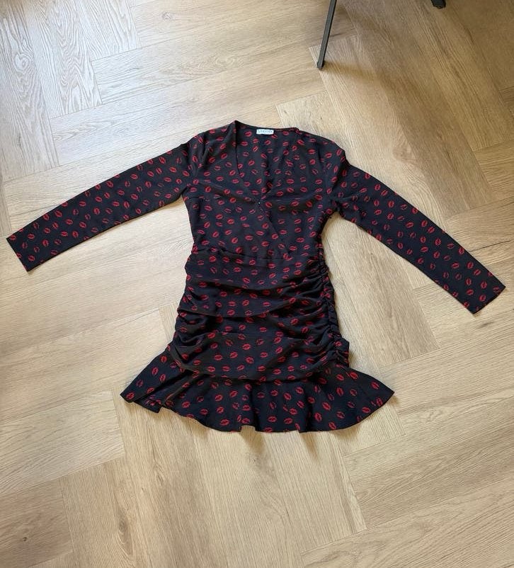Loavies jurk met lippenprint en ruches - Maat XS, Zwart, Ophalen of Verzenden, Zo goed als nieuw, Maat 34 (XS) of kleiner