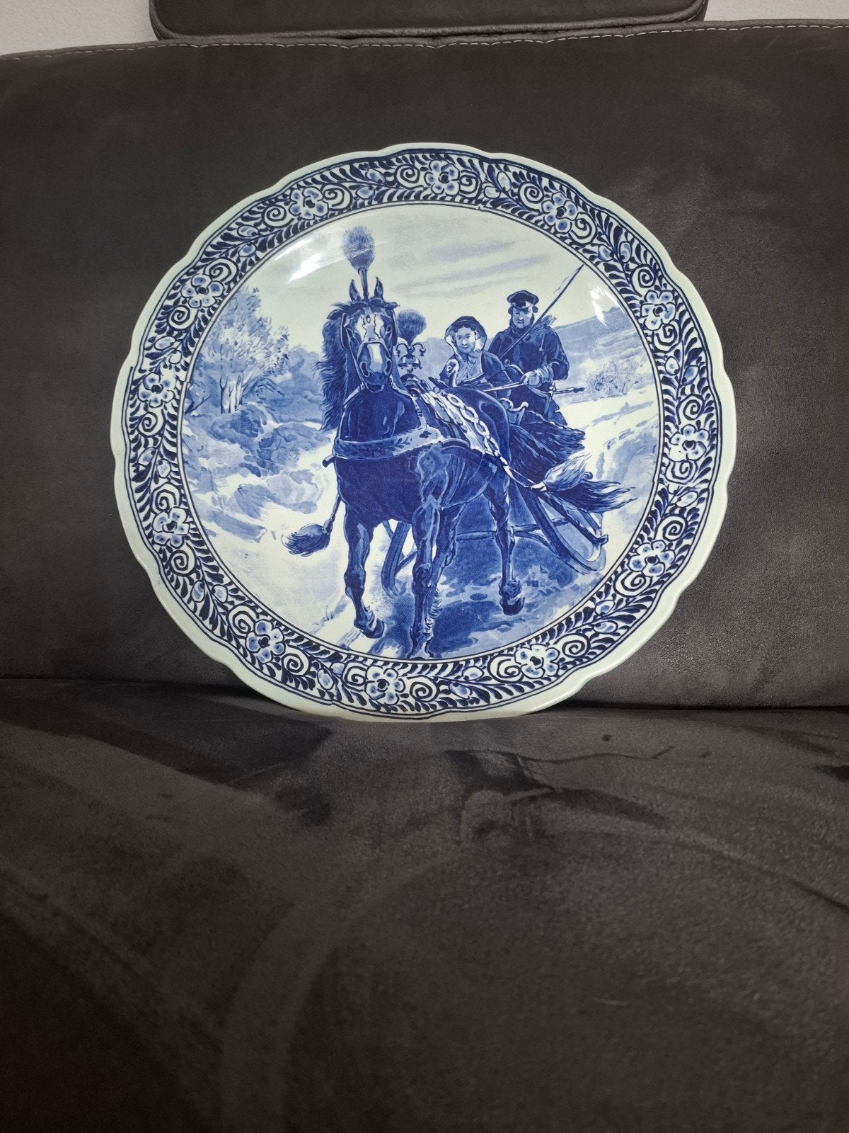 Twee Delfts blauwe wandborden: Rembrandt en paardenslee, Ophalen of Verzenden