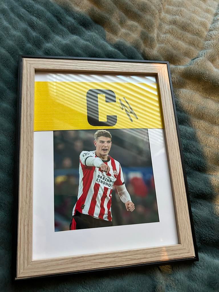 Guus Til gesigneerde aanvoerdersband PSV met videobewijs, Ophalen of Verzenden, Zo goed als nieuw, PSV, Overige typen