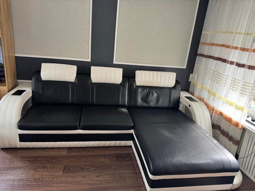 Zwart-witte leren hoekbank met ledstrip (ZSM WEG), Ophalen, 250 tot 300 cm, Gebruikt, Hoekbank