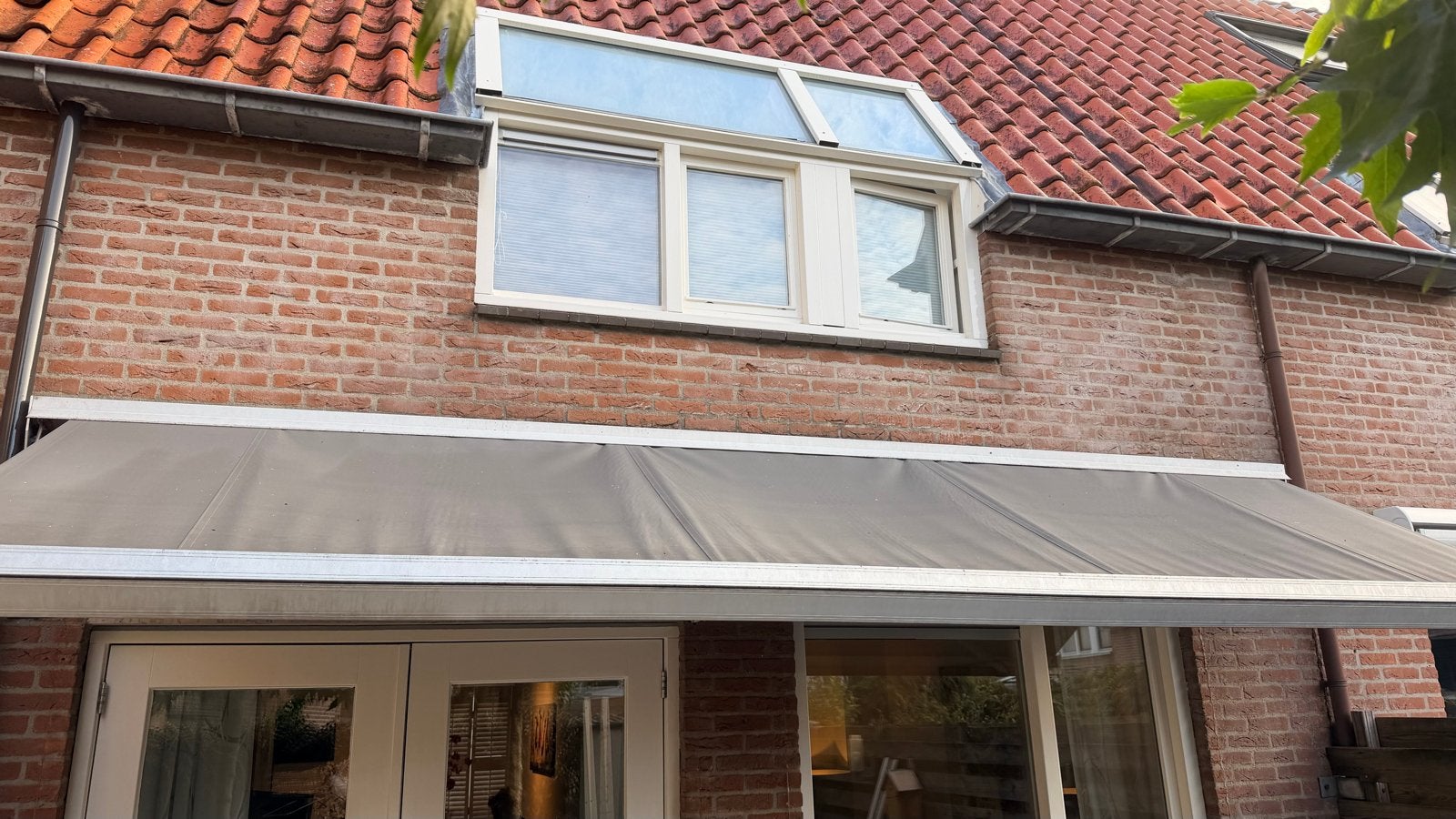 Gebruikt knikarmscherm - grijs - 500 cm breed, Ophalen, Gebruikt, 450 cm of meer, 150 tot 300 cm