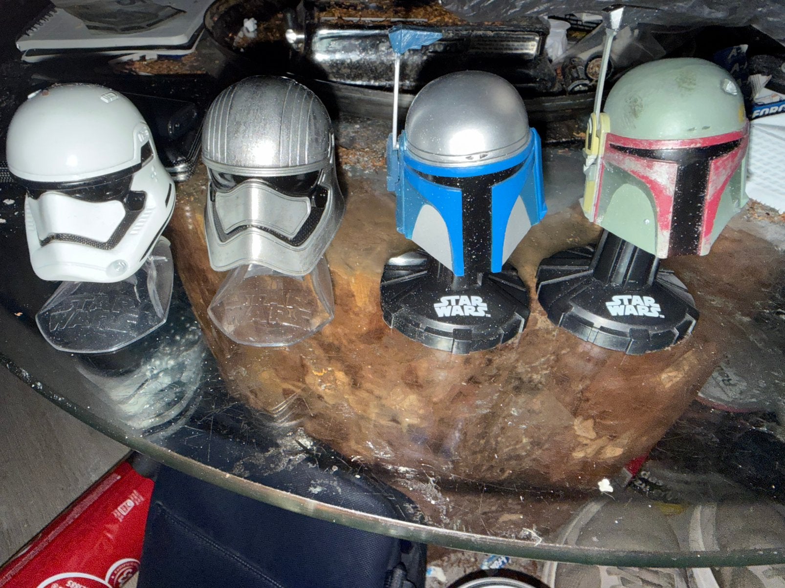 Star wars metalen helmen op standaard, Ophalen of Verzenden, Zo goed als nieuw, Actiefiguurtje