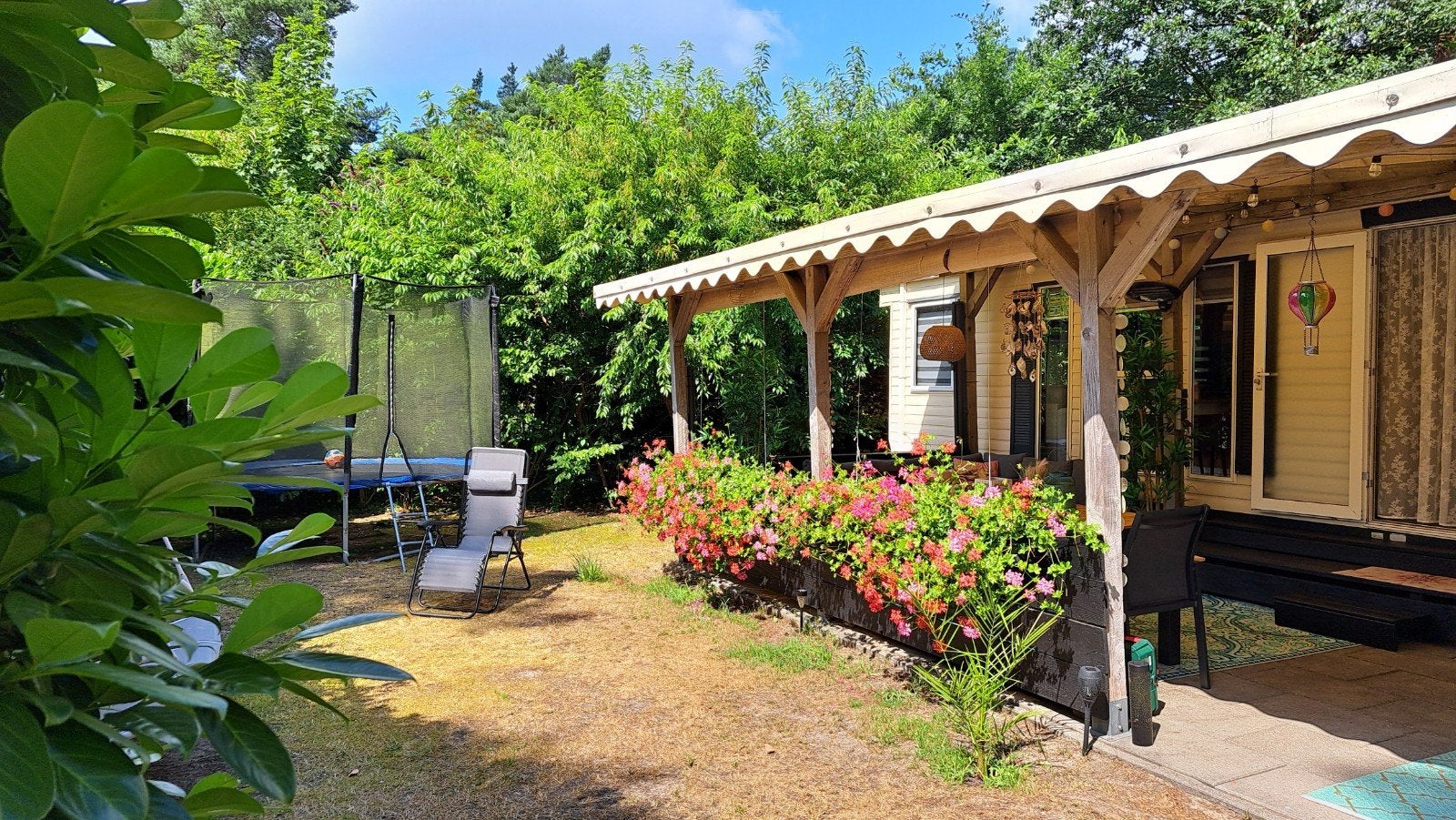 te koop prachtig chalet met grote veranda heel veel privacy!, Tot en met 4