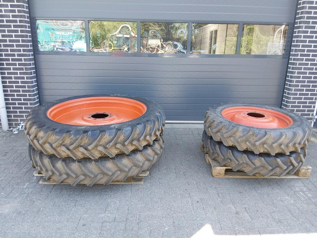 Cultuurwielen 300/95 R46 270/95 R32 Fendt 400 serie spoor 15, AGCO GmbH, Info@fendt.com, Johann-Georg-Fendt-Straße 4
87616  Marktoberdorf, DE