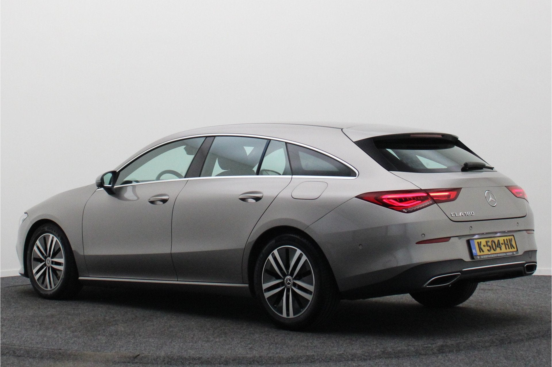 Mercedes-Benz CLA-Klasse Shooting Brake 180 Business Solutio, 136 pk, 4 cilinders, 19 km/l, Zilver of Grijs