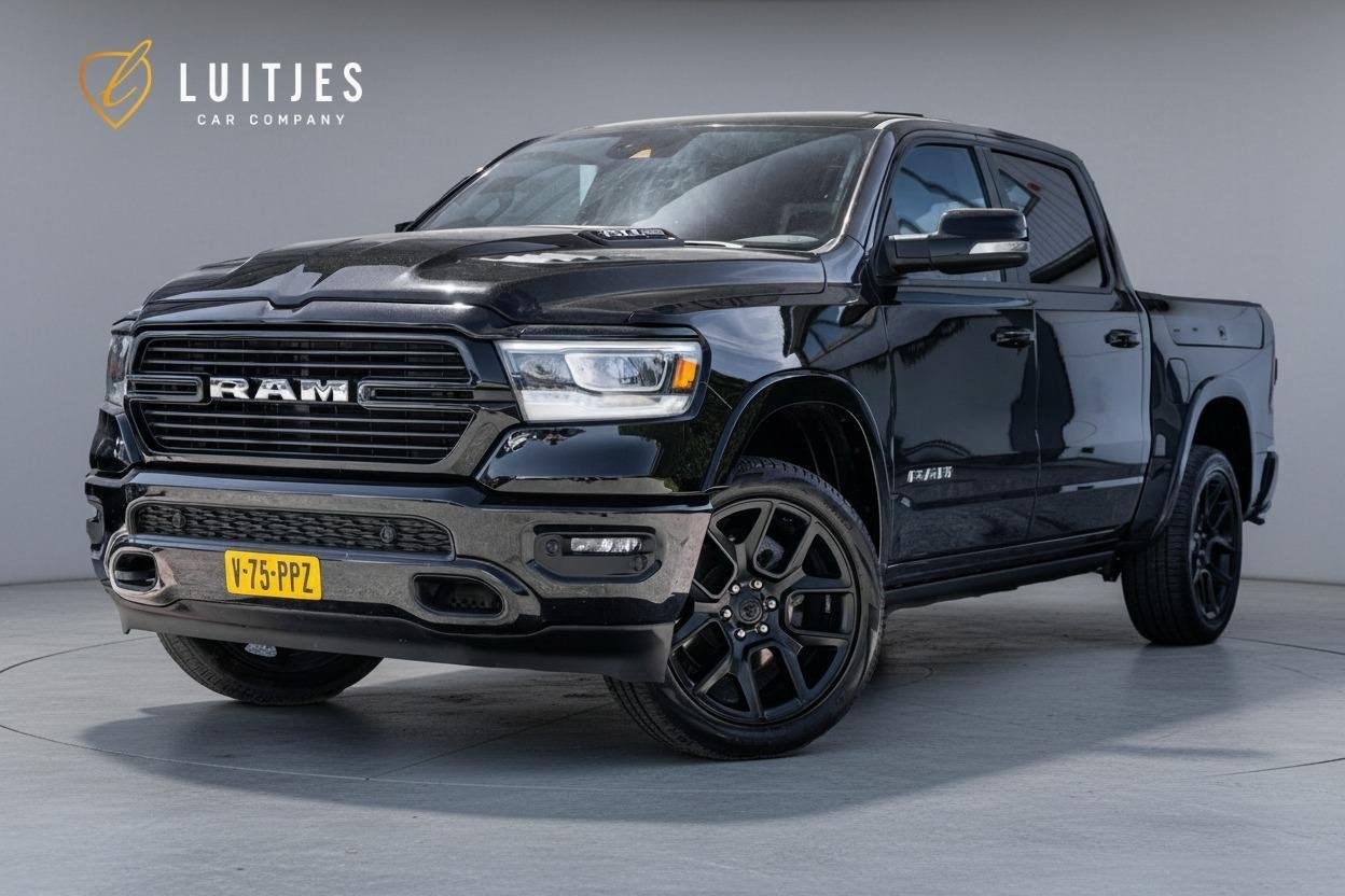 Dodge Ram 1500 5.7L V8 4x4 Laramie I Pano-dak I H&K I Luchtv, Automaat, Gebruikt, Lane Keeping Assist, Zwart