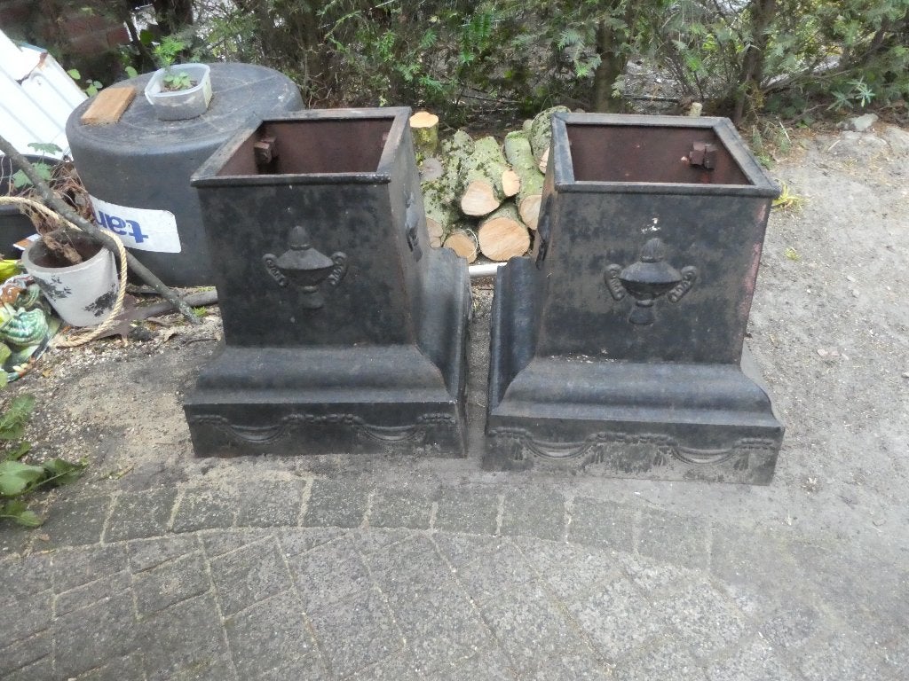 twee zware gietijzeren sokkels, Ophalen, Gebruikt
