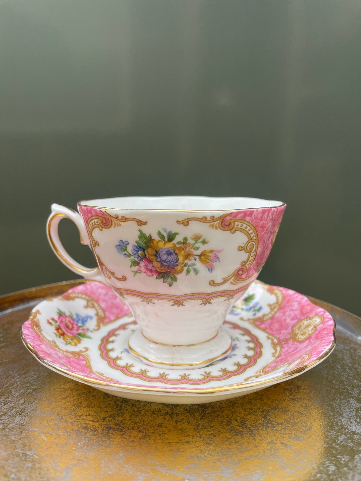 Antieke Royal Albert kop en schotel - Roze met bloemen, Ophalen of Verzenden