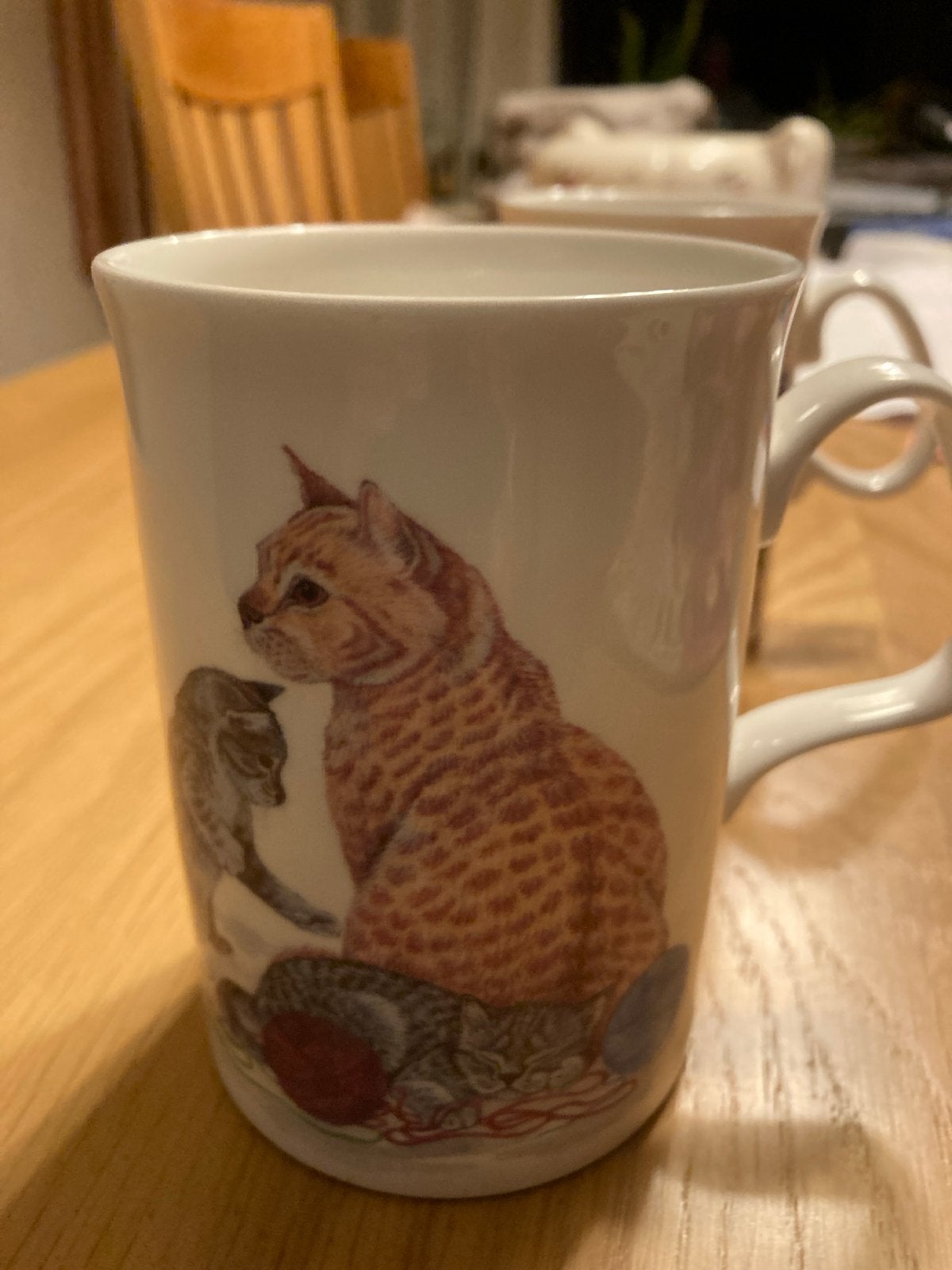 Twee bekers met kattenafbeeldingen, Ophalen of Verzenden, Zo goed als nieuw, Steen/keramiek, Meerkleurig