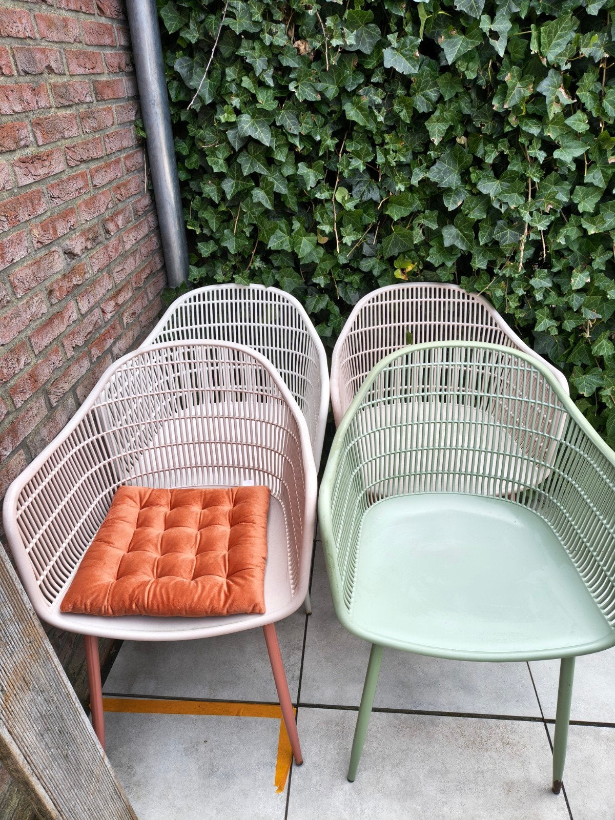 MOET NU WEG! 4 kunststof tuinstoelen (Xenos), Ophalen, 4 zitplaatsen, Kunststof, Gebruikt