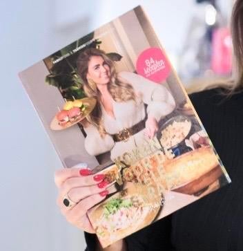 Gezocht: Kookboek 'Koken voor de hele straat' Romé Reinders, Ophalen of Verzenden, Gelezen