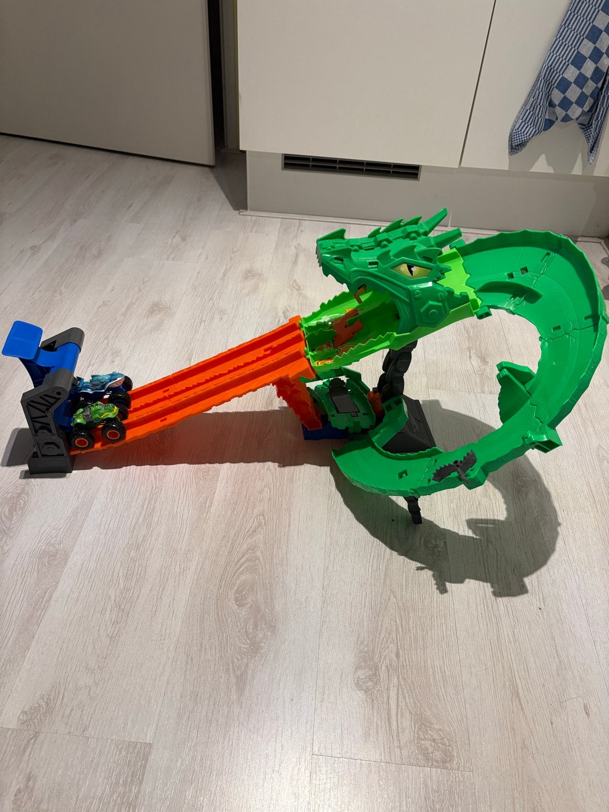 Hot Wheels Draken Racebaan Dino’s vs haaien - Goede Staat, Ophalen of Verzenden, Racebaan, Gebruikt, Hot Wheels