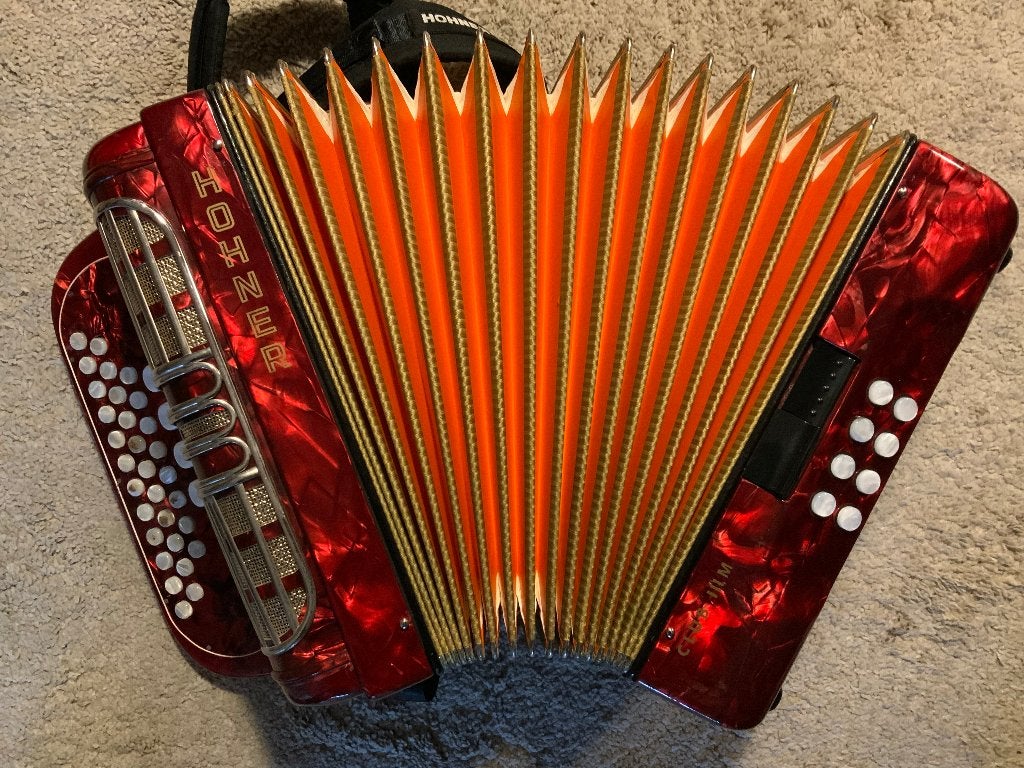 Hohner Club III M  C-F   Trekharmonica, Gebruikt, Overige formaten, Met koffer, Ophalen of Verzenden
