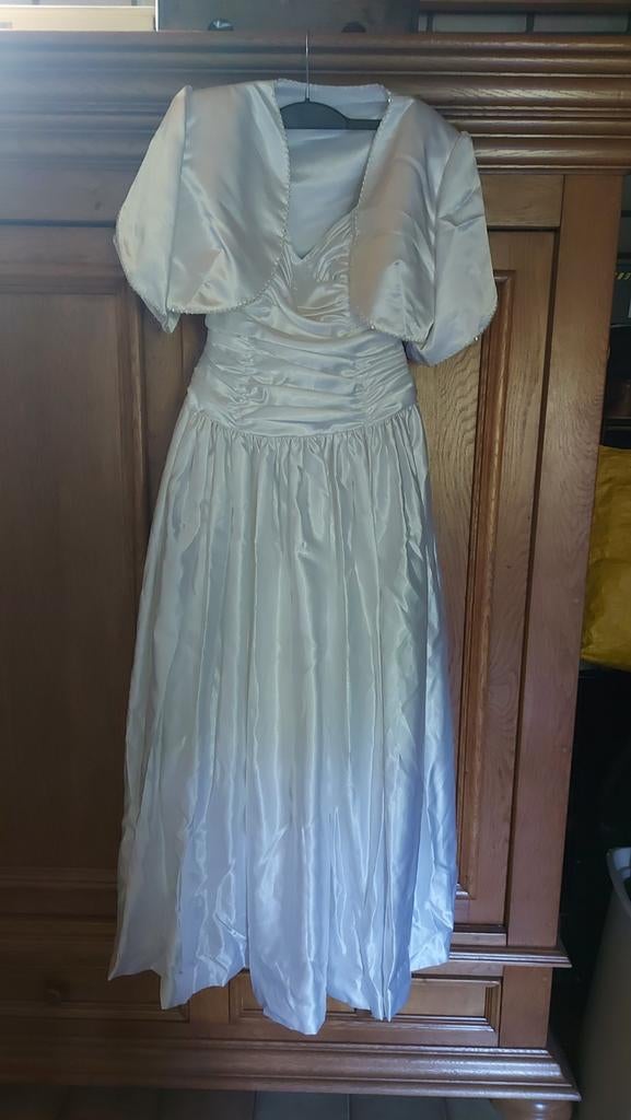 Elegante Trouwjurk Maat 38, met hoepel, Ophalen of Verzenden, Zo goed als nieuw, Wit, Trouwjurk