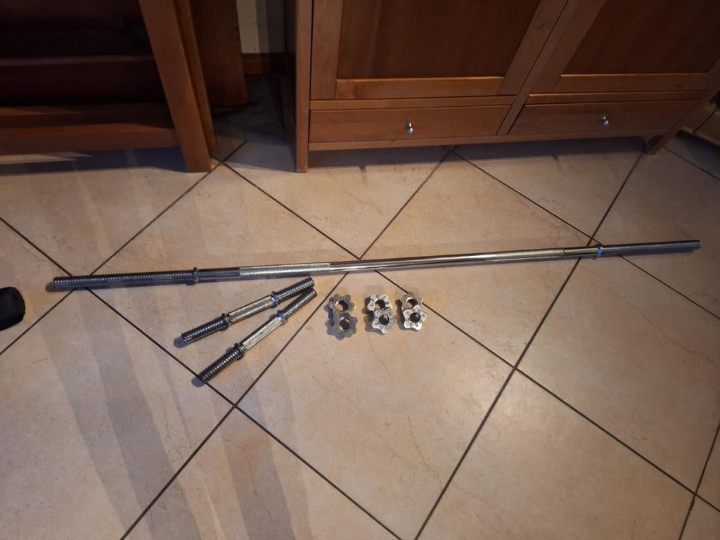 Halterstang dumbbellstang set met sluitingen, Sport en Fitness, Fitnessmaterialen, Gebruikt, Halterstangen, Armen, Benen, Borst