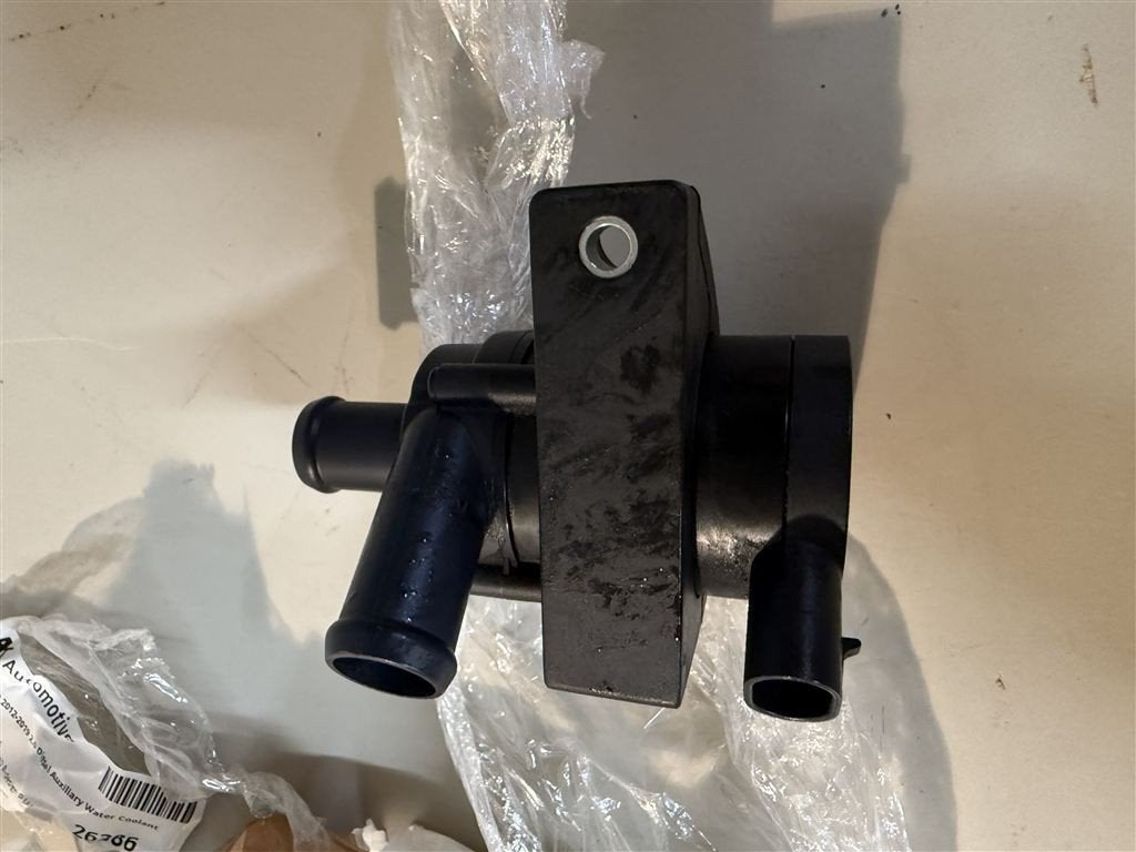 Volvo V40 Diesel Waterpomp - 2.0 2012-2019, Ophalen of Verzenden, Zo goed als nieuw