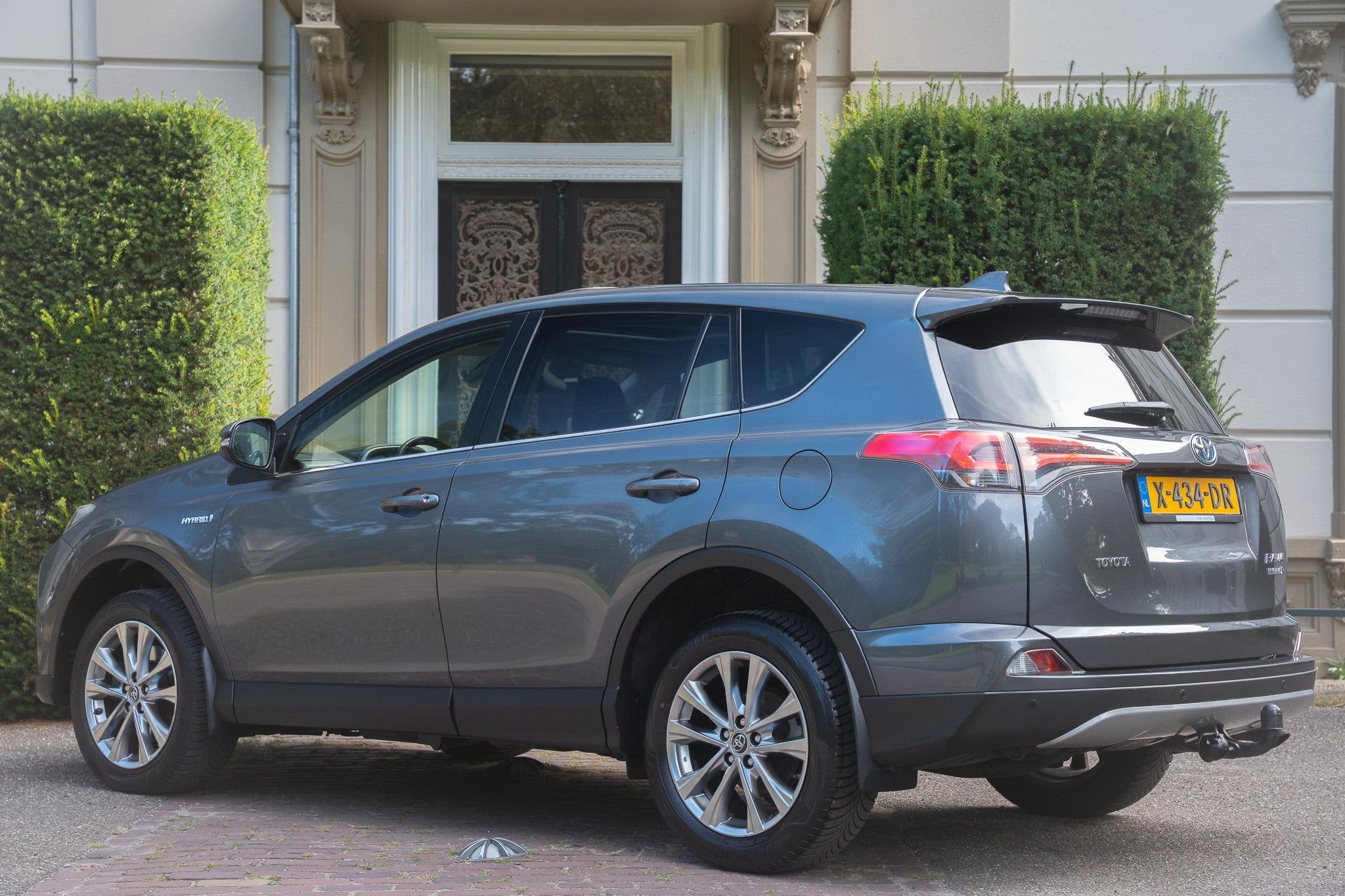 Toyota RAV4 2.5 Hybrid Executive TREKHAAK | PANO | LEDER | M, Auto's, Dealer onderhouden, Gebruikt, Euro 6, Leder