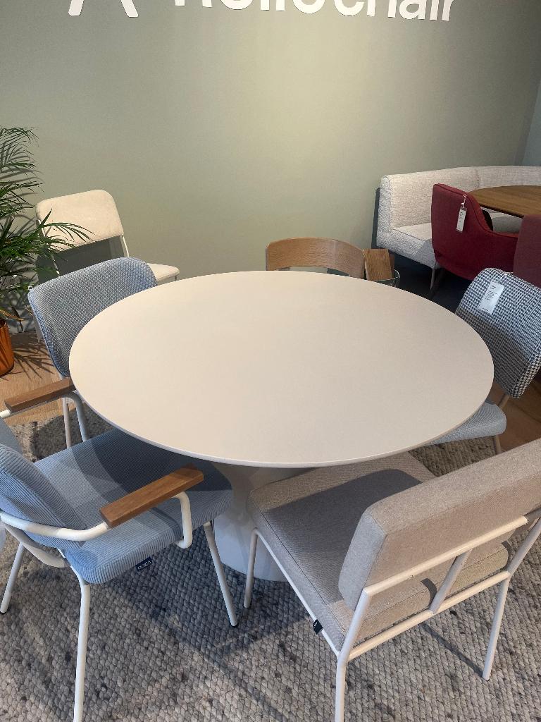 FÉST Plateau eettafel Sand 120cm, Huis en Inrichting, Ophalen, Rond, Zo goed als nieuw, Modern