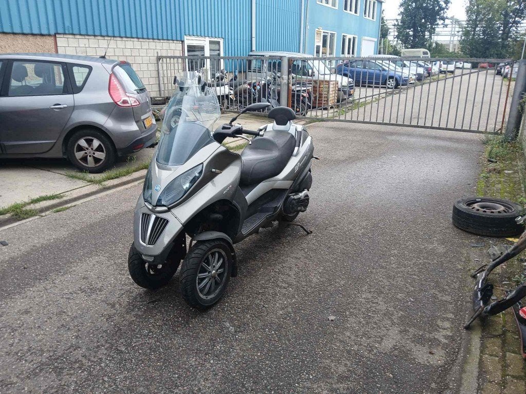 piago mp 400, Scooter, 399 cc, Automaat, 1 cilinder