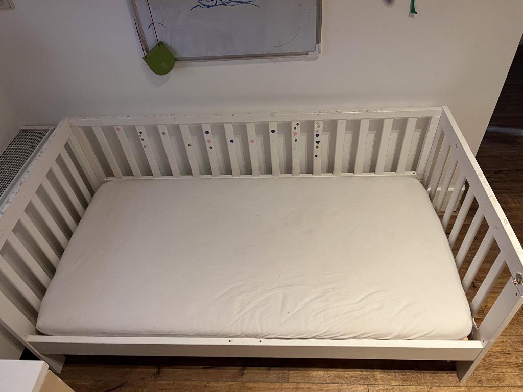 kinderbed Petite Amèlie  140x70 met uitvalhekjes + matras, Ophalen, Gebruikt, 70 tot 85 cm, Matras