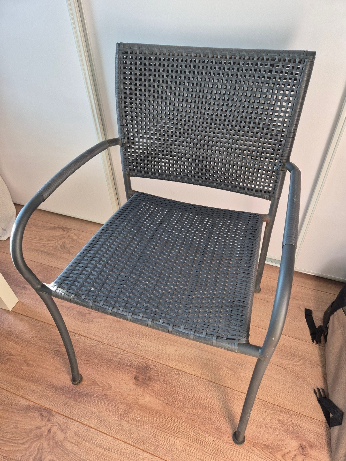 Grijze tuinstoel met armleuningen, Ophalen, Gebruikt, Metaal, Modern, Tuin
