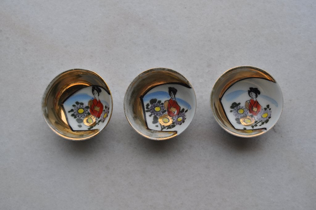 Vintage Schaaltje Sakeschaaltjes Japans Geisha 5 cm, Antiek en Kunst, Ophalen of Verzenden