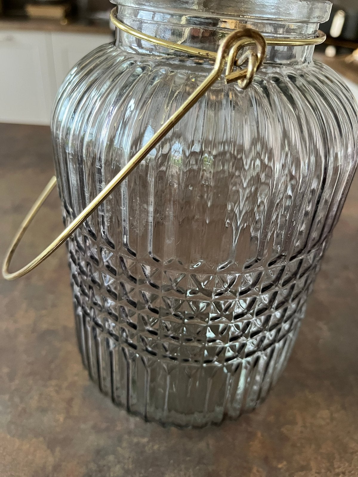 Groot glazen 25cm hoogte windicht/vaas met gouden handvat, Ophalen of Verzenden, Zo goed als nieuw, Glas, Overige stijlen