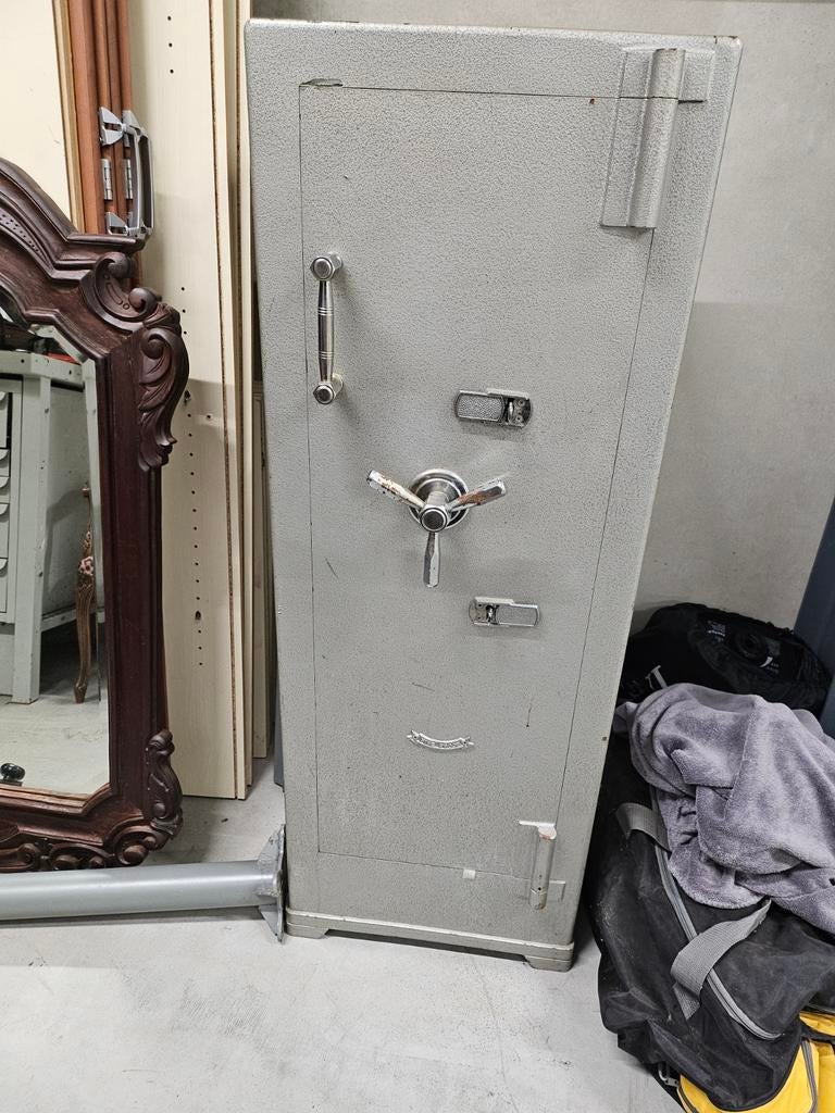 Brandkluis uit oud Turks belastingskantoor, Ophalen, Gebruikt, Brandkast