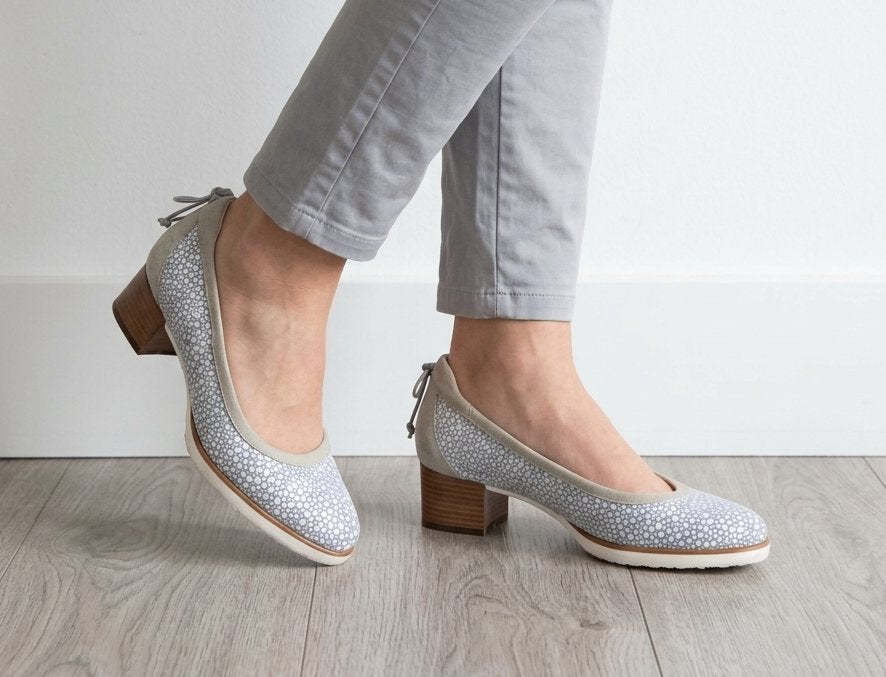 Volare - nieuwstaat pumps / zilver grijs / maat 38, Pumps, Verzenden, Volare, Zo goed als nieuw