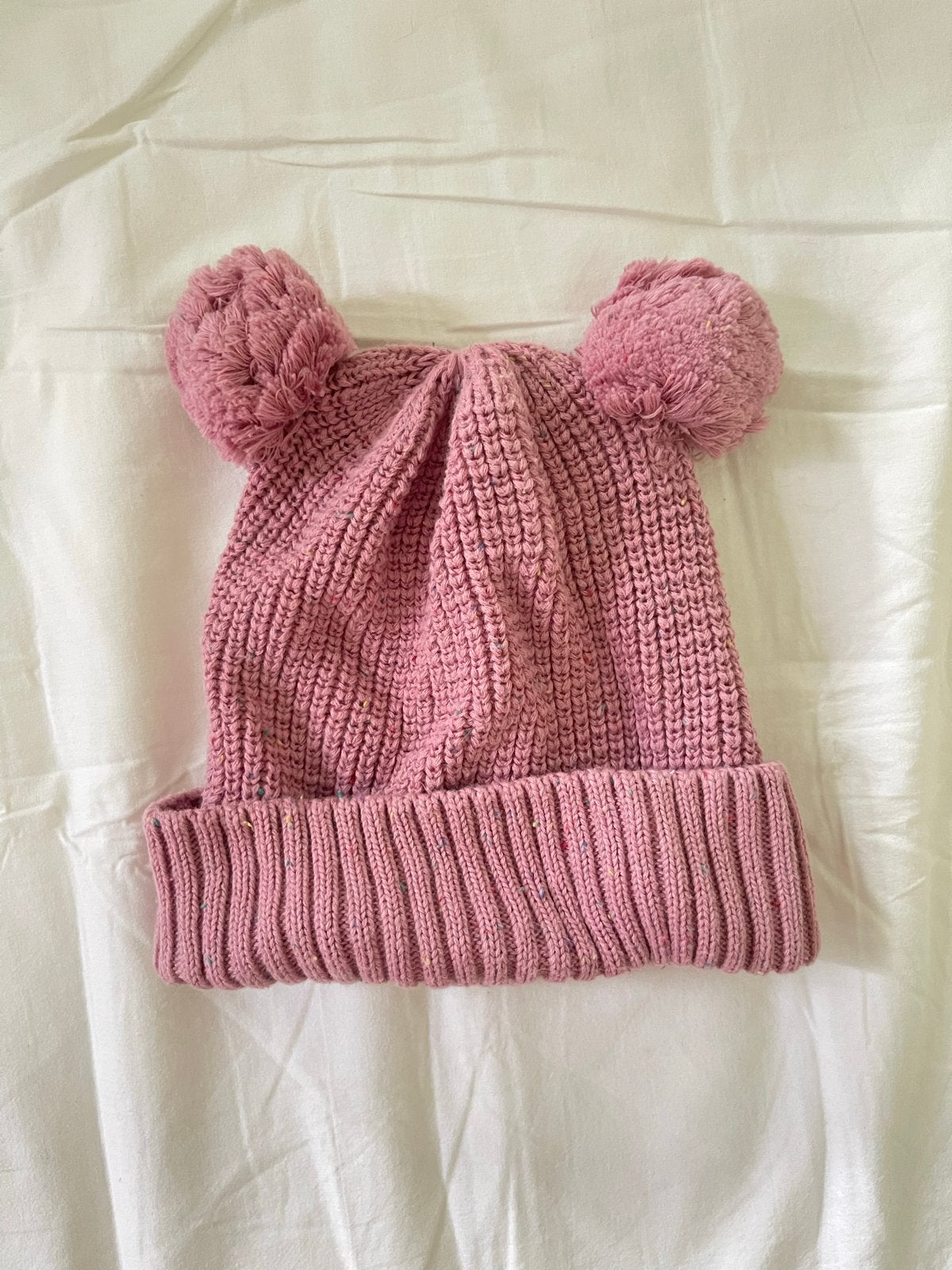Roze gebreide muts met pompons voor baby's (3-6 maanden), Maat 62, Meisje, Ophalen of Verzenden, Zo goed als nieuw