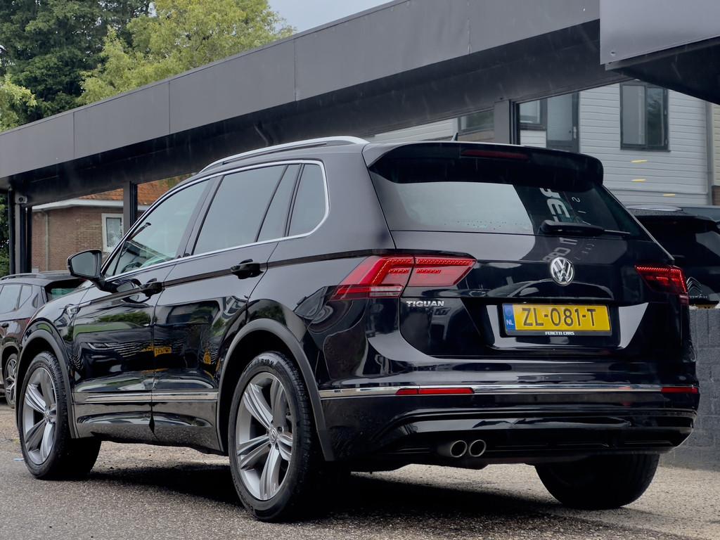 Volkswagen Tiguan 1.5 TSI AUT7 2X R-LINE DESIGNO-INT NAVI DI, Auto's, Gebruikt, Euro 6, 150 pk, Alcantara