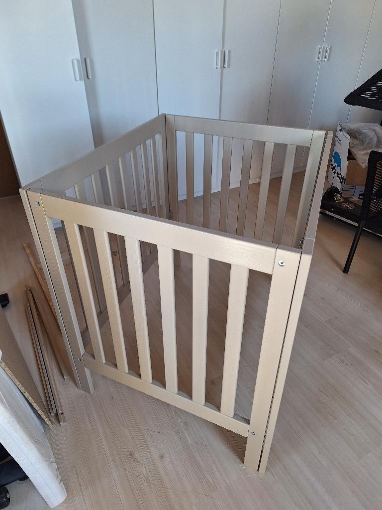 Box kleur zand, Kinderen en Baby's, Boxen, Zo goed als nieuw, Rechthoekig, In hoogte verstelbaar, Boxkleed, Ophalen