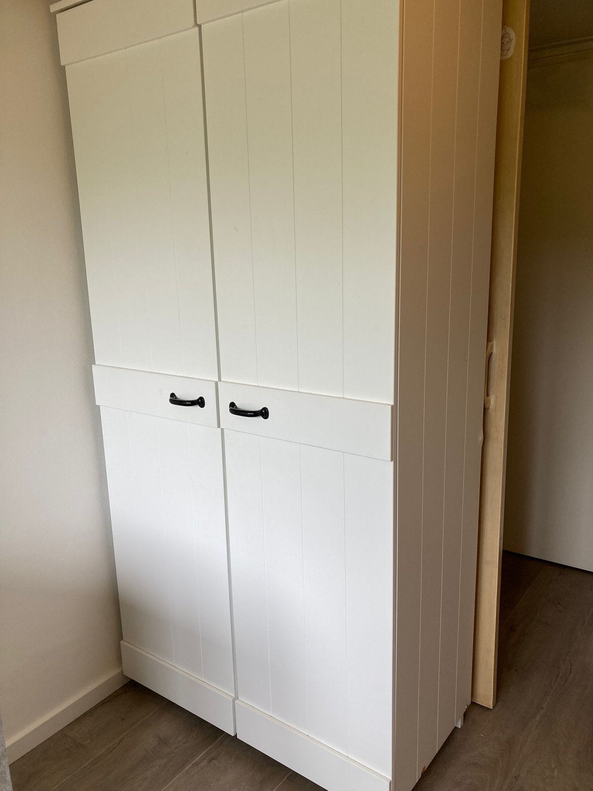 Kledingkast ‘Loft’, wit, 2-deurs, Ophalen, Met deur(en), Gebruikt, 200 cm of meer