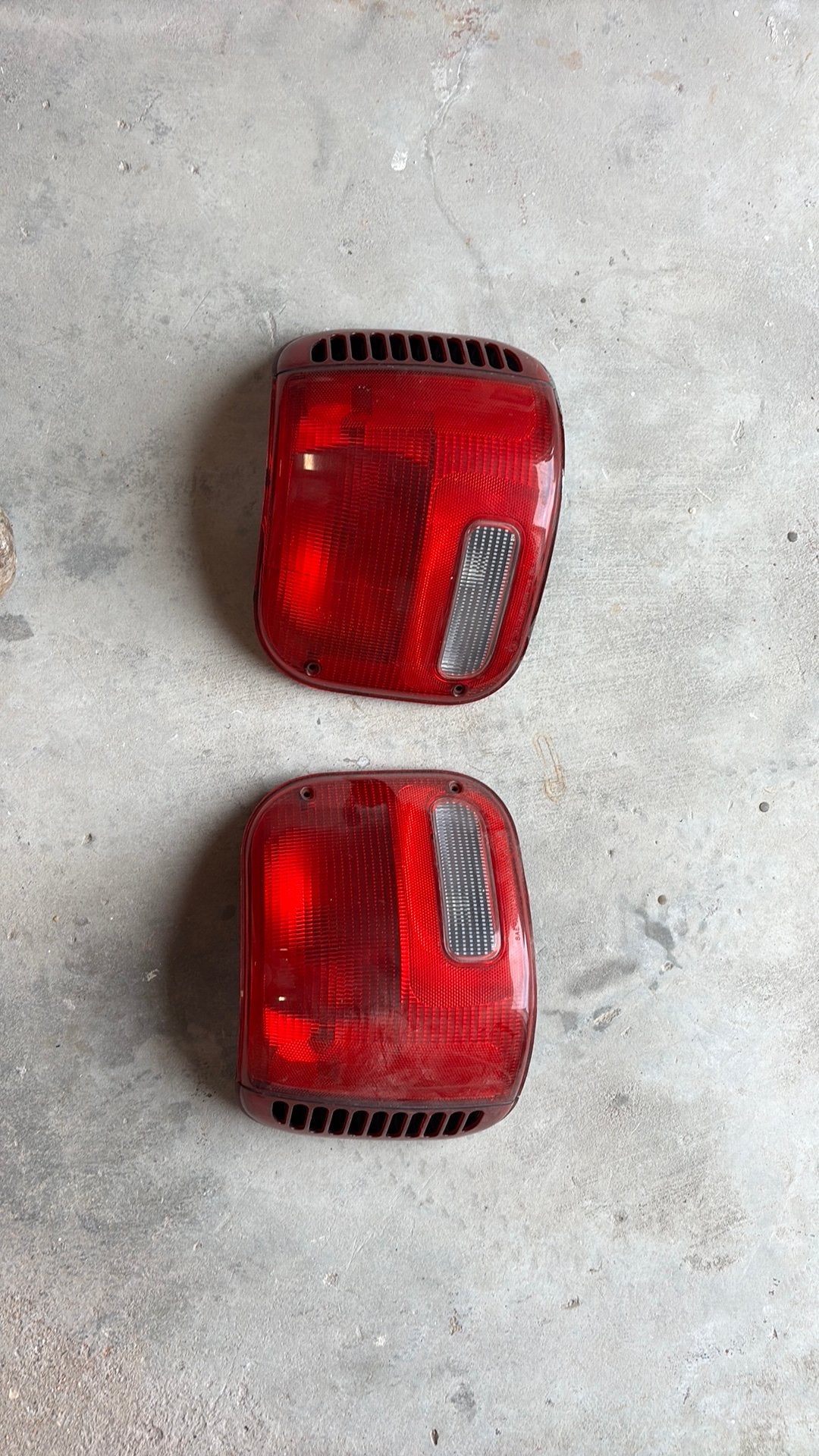Achterlicht dodge b2500 model rond 2000, Ophalen of Verzenden, Gebruikt, Amerikaanse onderdelen