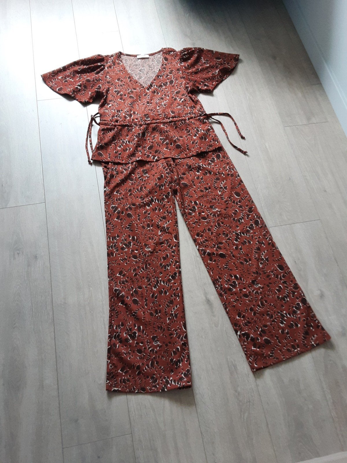 Nieuwe jumpsuit waarvan broek en blouse los zijn te dragen, Maat 38/40 (M), Bruin, Nieuw, Ophalen of Verzenden