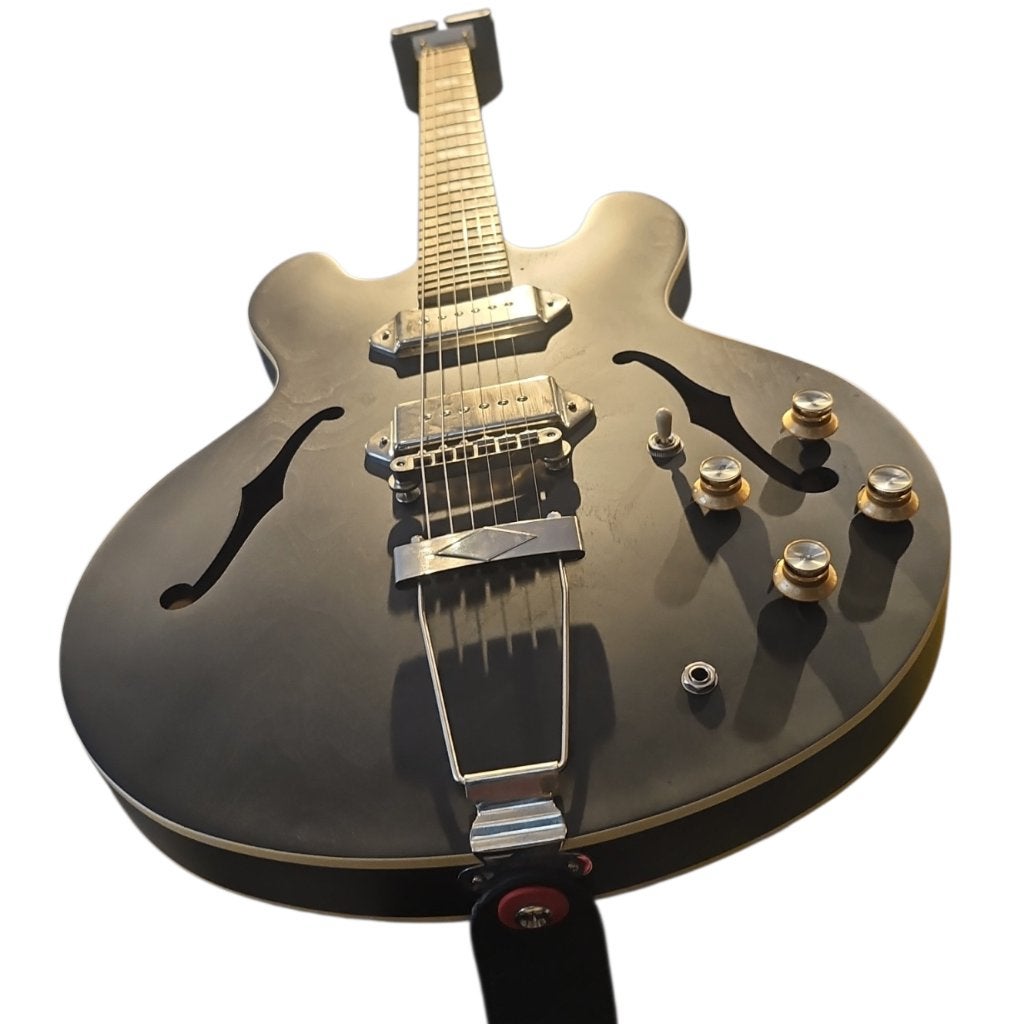 Epiphone casino worn ebony | Hollow body guitar, Gibson, Gebruikt, Hollow body, Epiphone