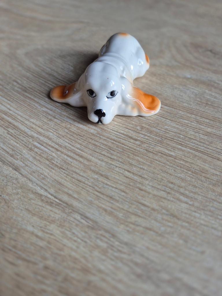 Schattig porseleinen hondje - Basset Hound / Beagle, Ophalen of Verzenden