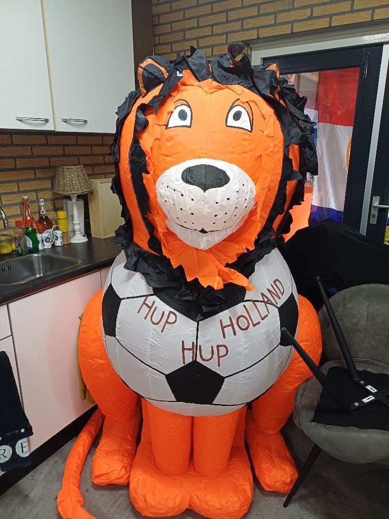 Oranje Voetbal Leeuw inclusief blower, Ophalen of Verzenden, Nieuw, Oranje of Koningsdag