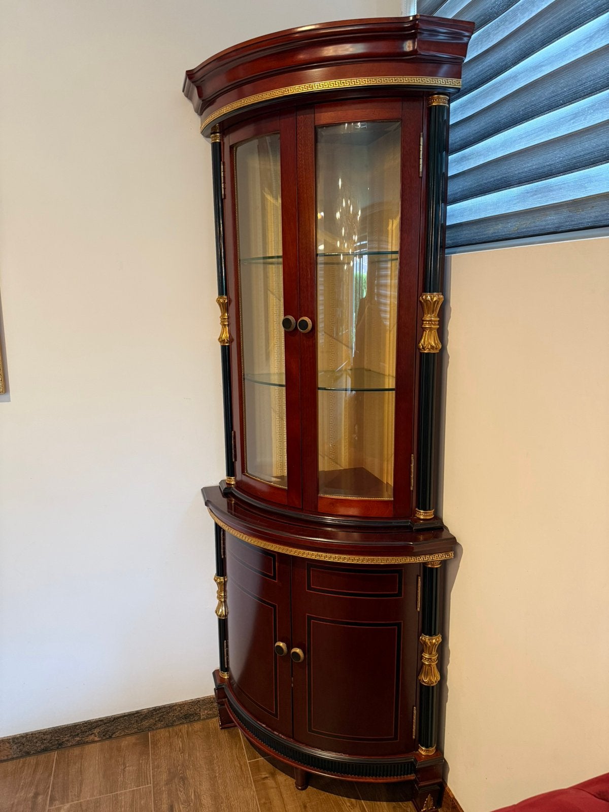 Foto 6 van Unieke mahonie hoek kast
