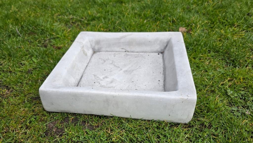 VOGELDRINKSCHALEN / BETON / OPRUIMING, Ophalen, Huis en tuin decoratie Marie, Nieuw, Peize