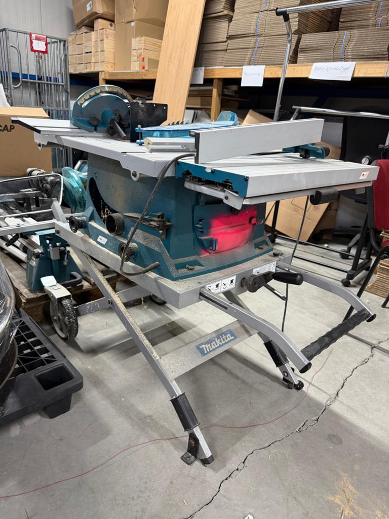 Makita MLT 100N zaag tafel met onderstel, Doe-het-zelf en Verbouw, Ophalen, Gebruikt, Cirkelzaag