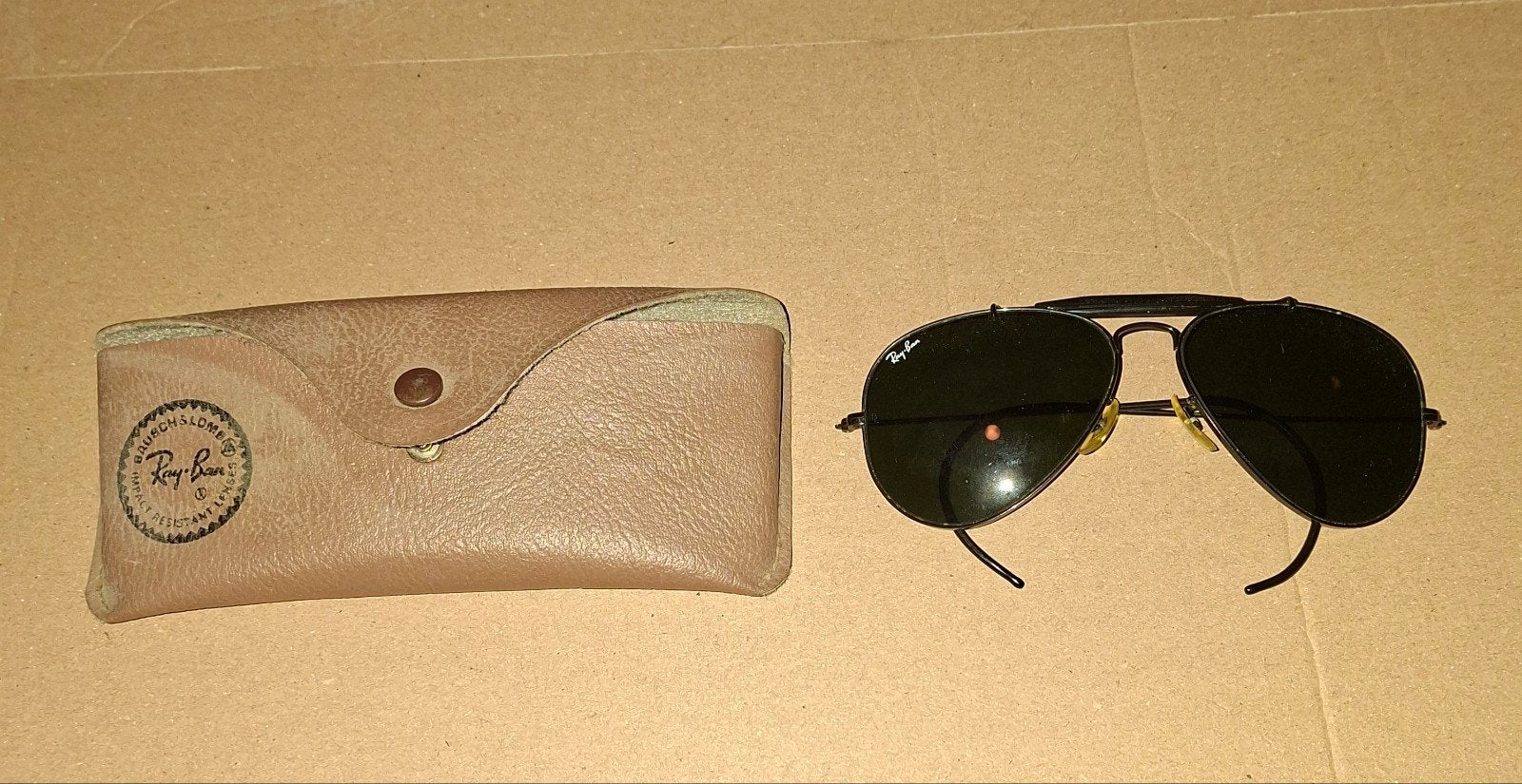 Vintage Ray-Ban Zonnebril met etui, Sieraden, Tassen en Uiterlijk, Gebruikt, Zonnebril, Zwart, Ophalen of Verzenden