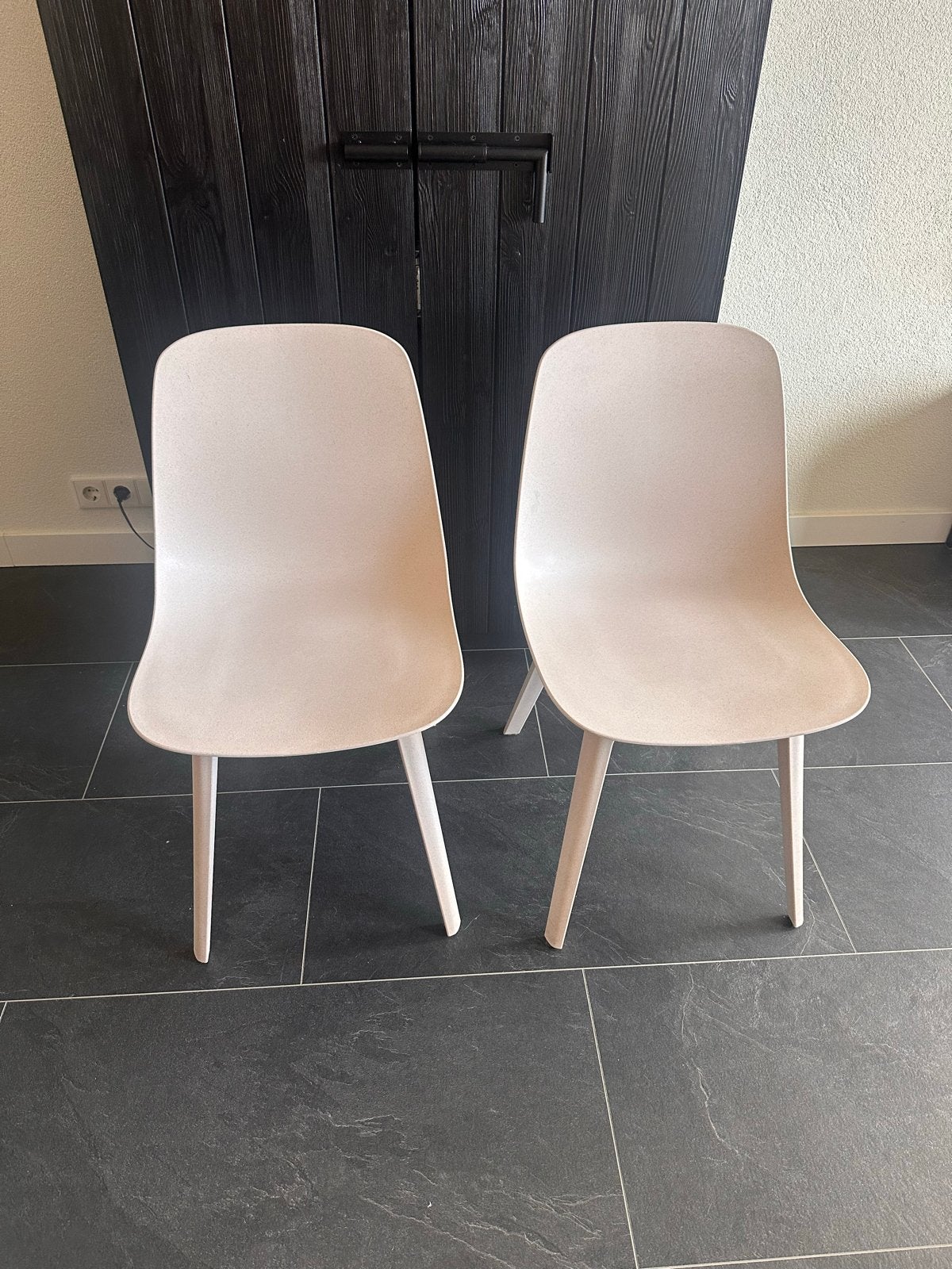 Twee IKEA ODGER stoelen - Beige, Ophalen, Kunststof, Twee, Overige kleuren
